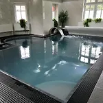 Haus Mit Pool