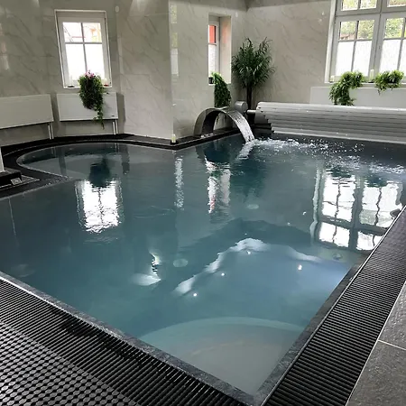 Haus Mit Pool