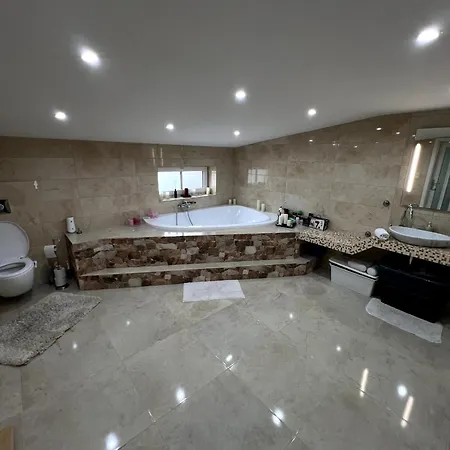 Haus Mit Pool فيلة